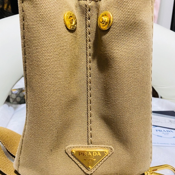 Pre-love Prada Canapa (SOLD) - Picture 7 of 10